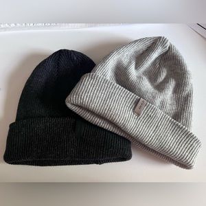 🚨Host pick🚨 NWOT Set of 2 Beanies Wool Blend in Gray and Black.